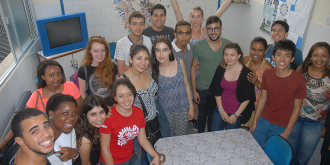 Aprendendo o português: estudantes estrangeiros participam de