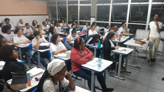 Estudantes concluintes e egressos da rede pública participam de aulas